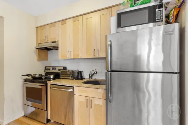 200 E 35th St, New York, NY 10016