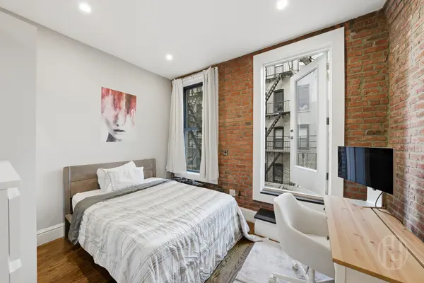 113 Christopher St #2D, New York, NY 10014-4224