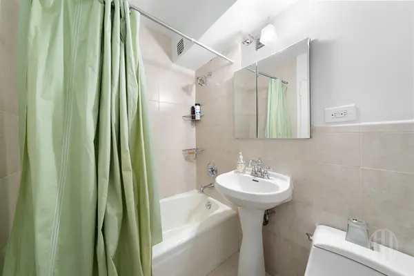 225 E 36th St #9D, New York, NY 10016