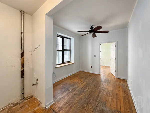 330 S 3rd St #1, Brooklyn, NY 11211
