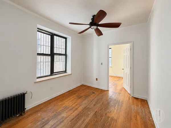 330 S 3rd St #1, Brooklyn, NY 11211