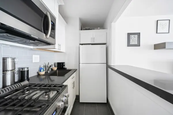 310 E 70th St #5G, Brooklyn, NY 11234