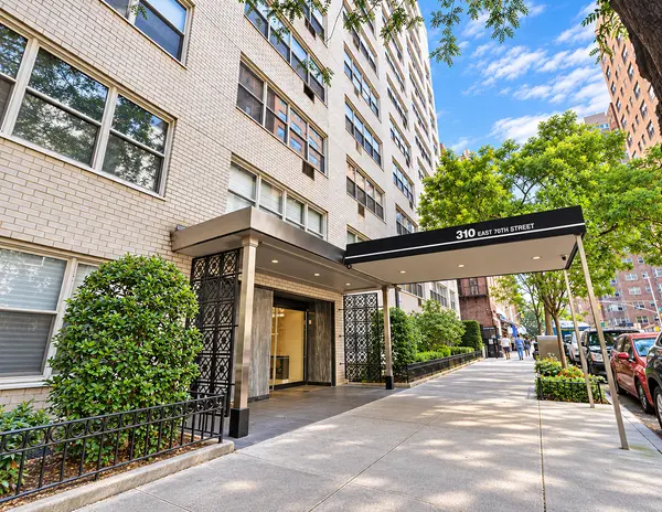 310 E 70th St #5G, Brooklyn, NY 11234
