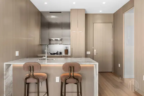 111 W 56th St #41D, New York, NY 10019