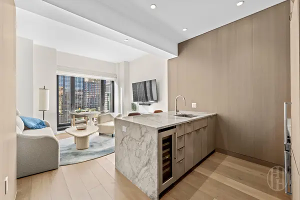 111 W 56th St #41D, New York, NY 10019