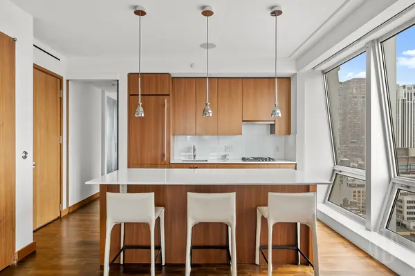 400 5th Ave #34A, New York, NY 10018