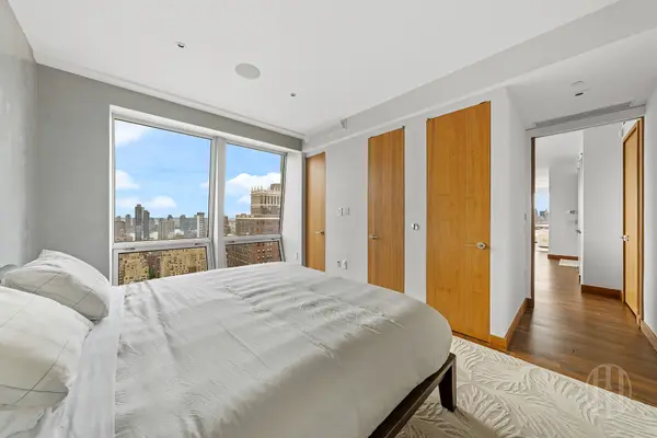 400 5th Ave #34A, New York, NY 10018