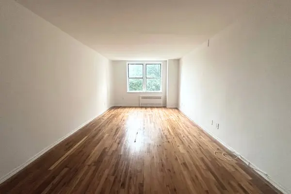 224-10 Jamaica Ave #3EE, Queens Village, NY 11429