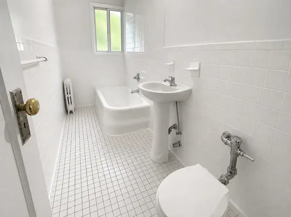 214-35 93rd Ave #2BB, Queens Village, NY 11428