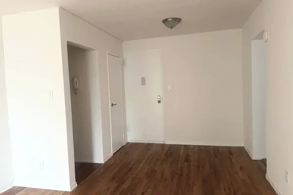 224-10 Jamaica Ave #3EE, Queens Village, NY 11429