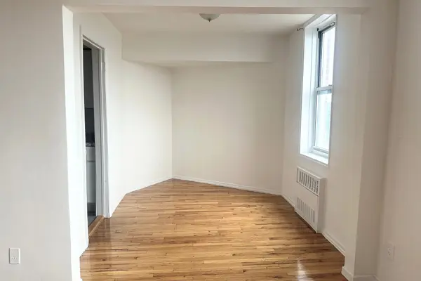 224-10 Jamaica Ave #5BB, Queens Village, NY 11429