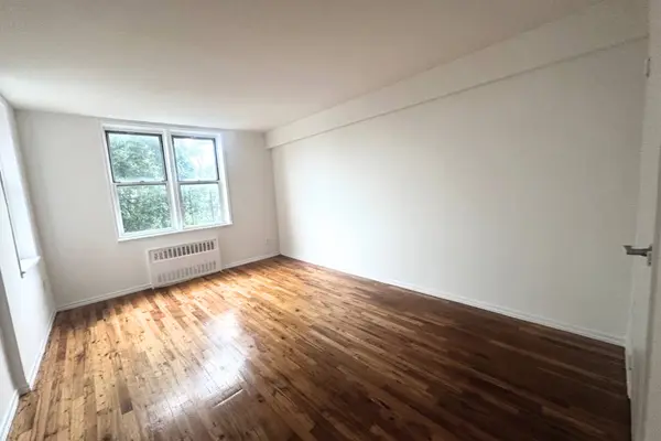 224-10 Jamaica Ave #3EE, Queens Village, NY 11429