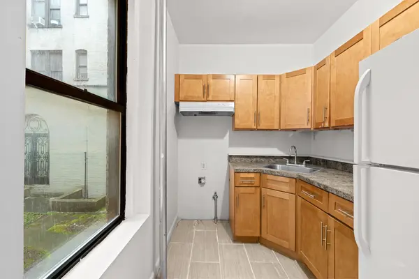49 E 17th St #1M, Brooklyn, NY 11226