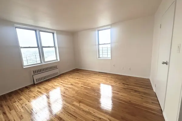 224-10 Jamaica Ave #5BB, Queens Village, NY 11429