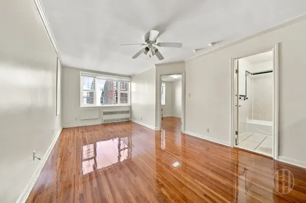 88-25 153rd St #5M, Jamaica, NY 11432