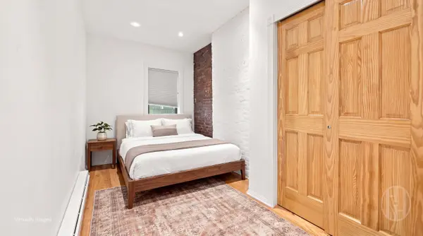 596 3rd Ave #3, New York, NY 10016