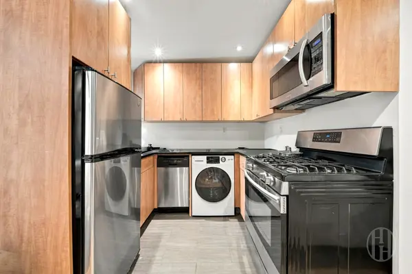596 3rd Ave #3, New York, NY 10016