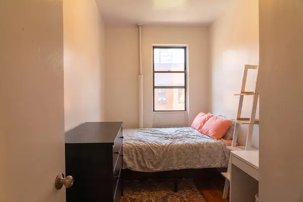 401 W 47th St #11, New York, NY 10036