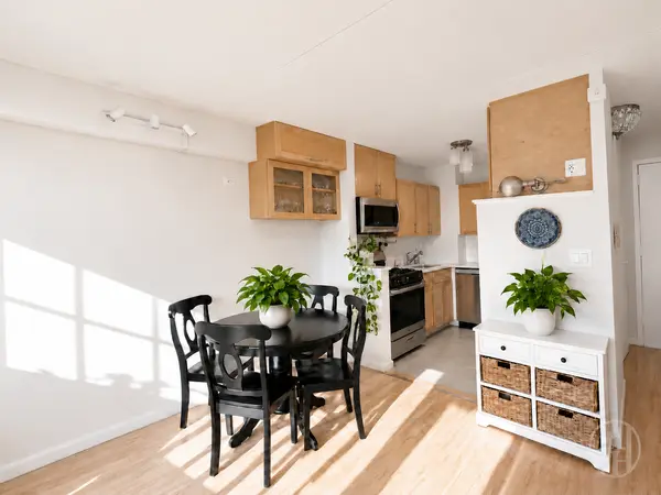 300 W 110th St #6H, New York, NY 10026
