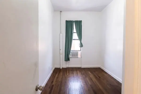 401 W 47th St #11, New York, NY 10036