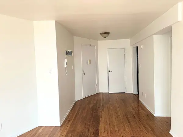 224-10 Jamaica Ave #3FF, Queens Village, NY 11429