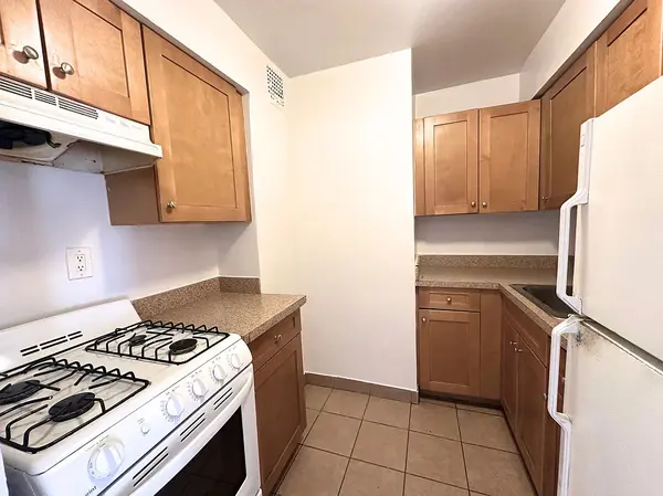 224-10 Jamaica Ave #3FF, Queens Village, NY 11429