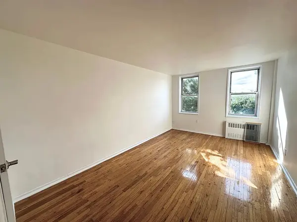 224-10 Jamaica Ave #3FF, Queens Village, NY 11429