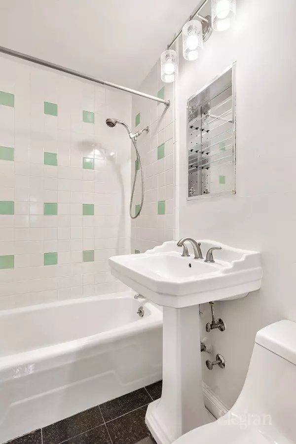New York, NY 10028-7035,520 E 81st St #4F