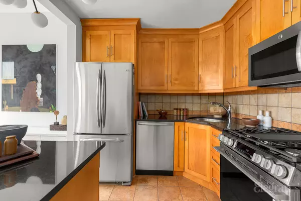 Brooklyn, NY 11217-1961,560 State St #9B