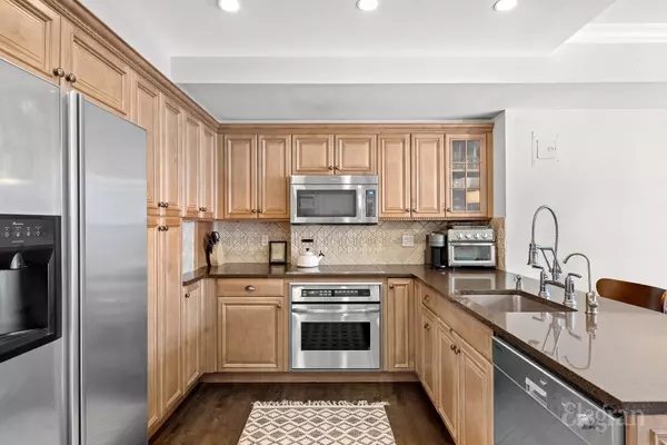 New York, NY 10017,45 Tudor City Pl #1515
