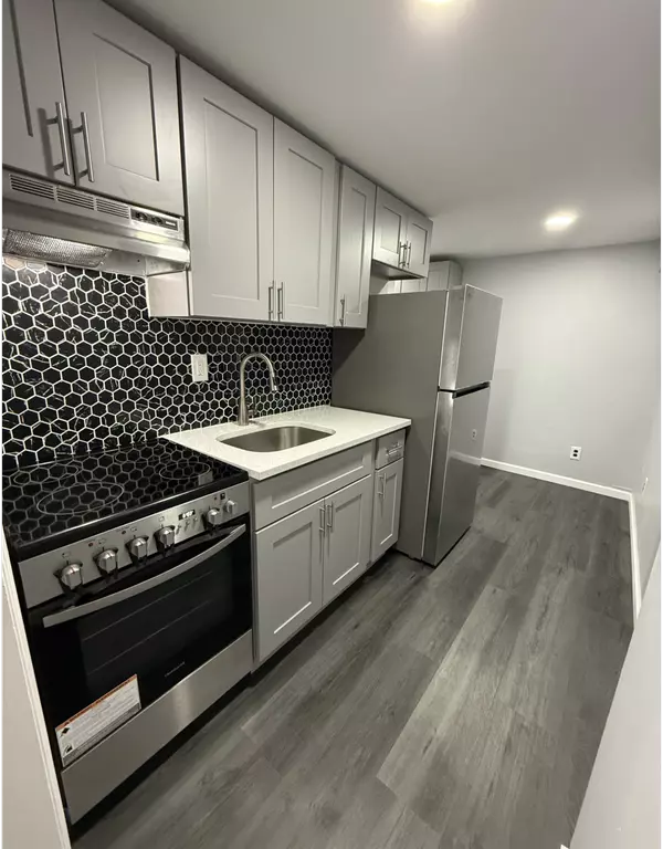 Lindenhurst, NY 11757,536 East Dr
