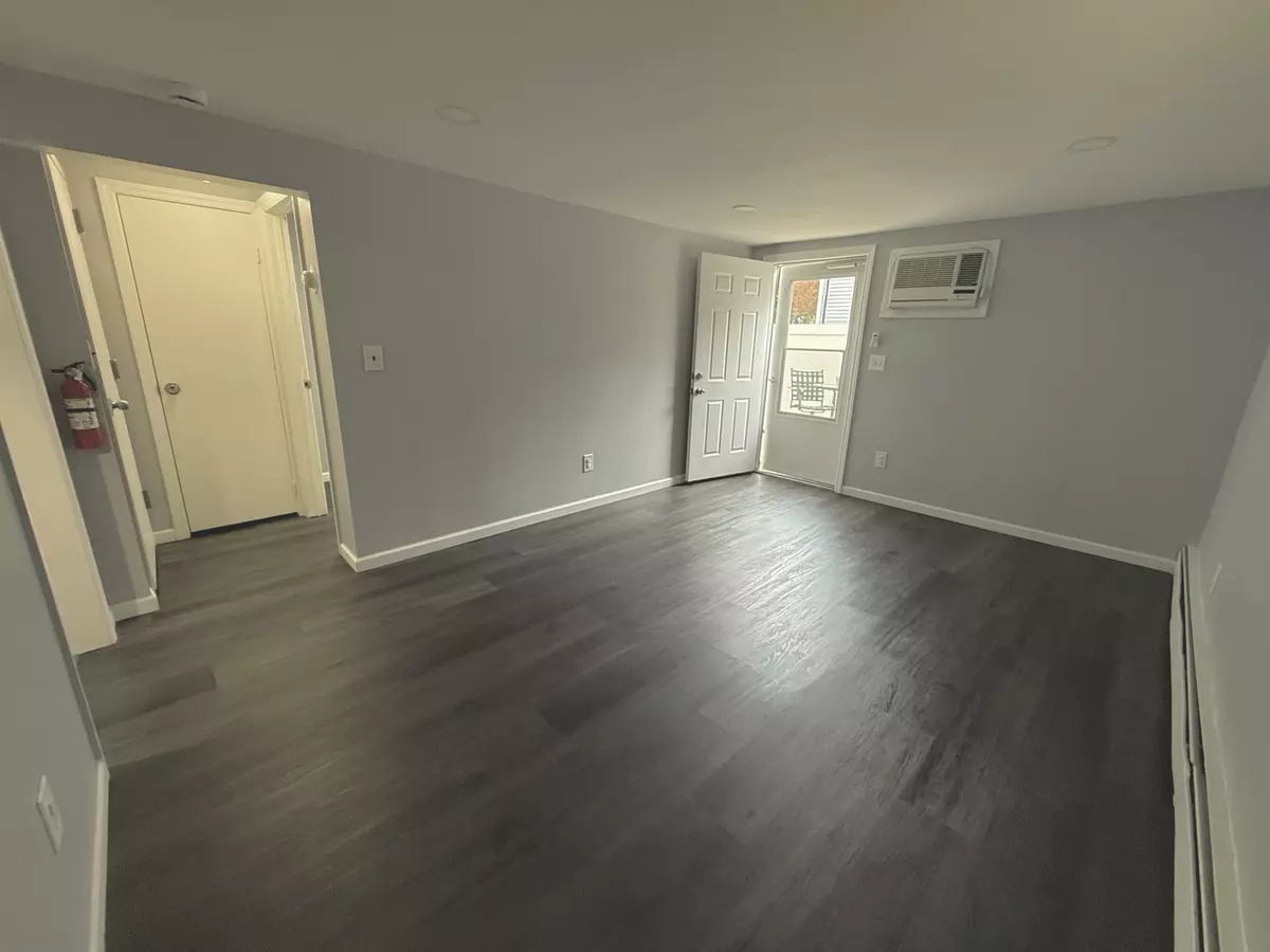 Lindenhurst, NY 11757,536 East Dr