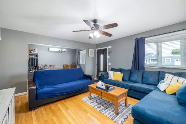 Lindenhurst, NY 11757,39 E Hollywood Ave