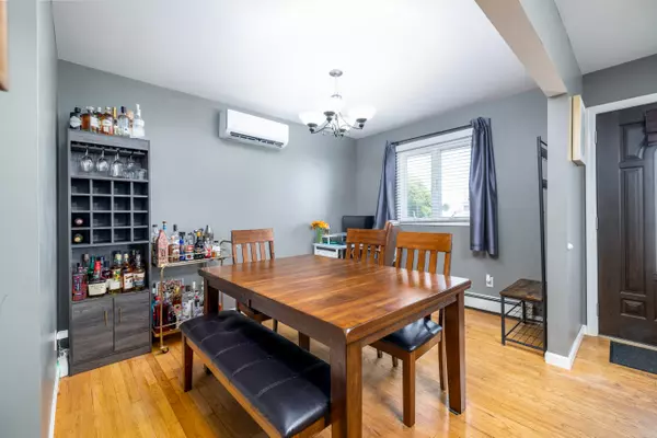 Lindenhurst, NY 11757,39 E Hollywood Ave