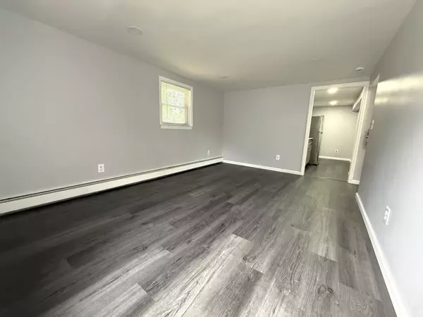 Lindenhurst, NY 11757,536 East Dr