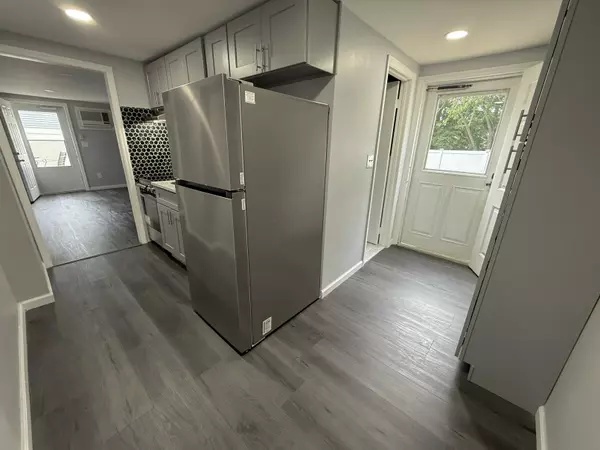 Lindenhurst, NY 11757,536 East Dr