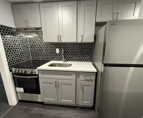 Lindenhurst, NY 11757,536 East Dr