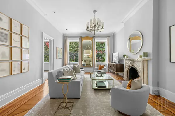 24 E 11th St #2, New York, NY 10003