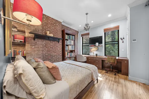 334 E 83rd St #1W, New York, NY 10028