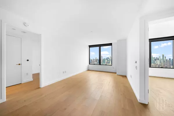 Long Island City, NY 11101,3 Court Sq #5601