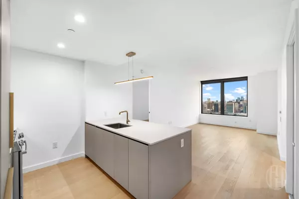 Long Island City, NY 11101,3 Court Sq #5601