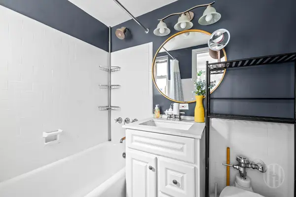 321 E 43rd St #815, New York, NY 10017