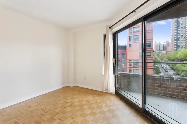 300 E 95th St #6A, New York, NY 10128