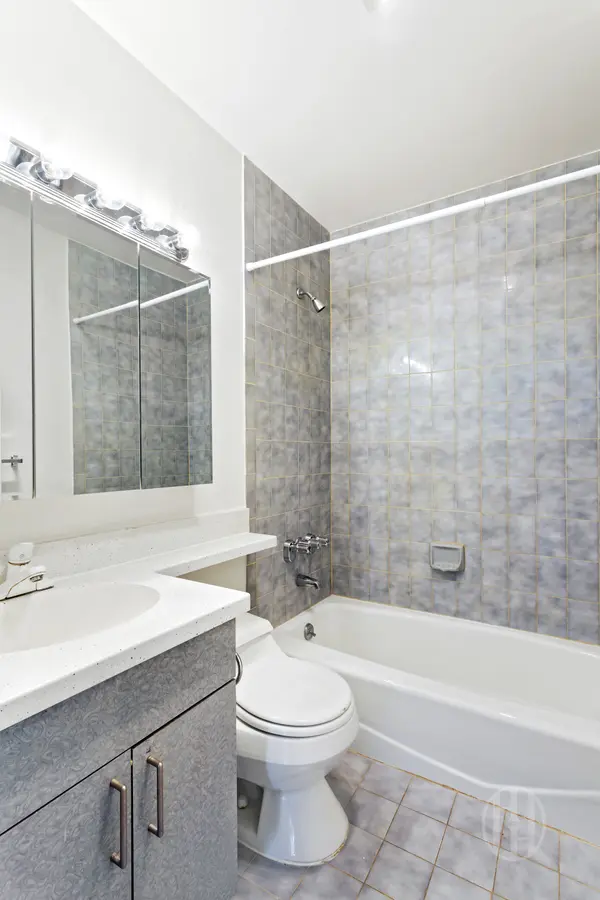300 E 95th St #6A, New York, NY 10128