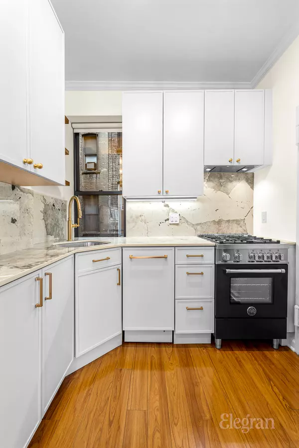 New York, NY 10011,325 W 21st St #6