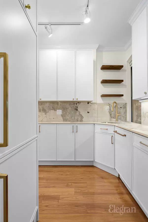 New York, NY 10011,325 W 21st St #6