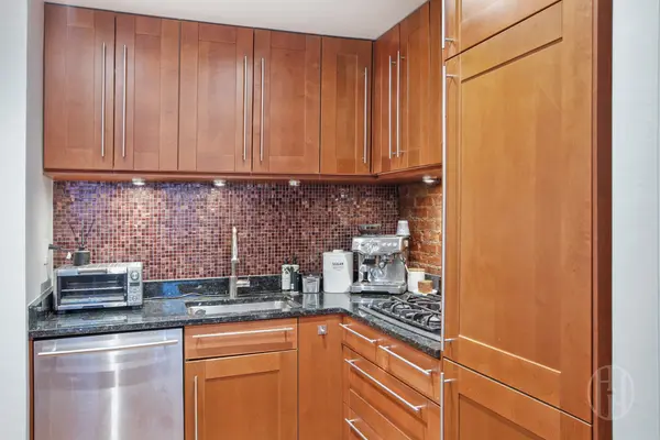 30 E 22nd St #2B, New York, NY 10010