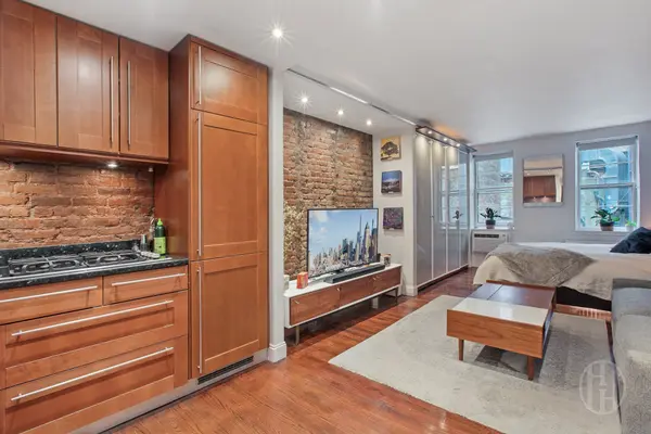30 E 22nd St #2B, New York, NY 10010