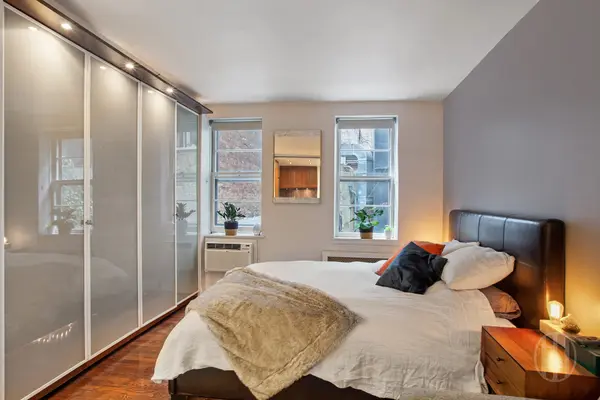 30 E 22nd St #2B, New York, NY 10010