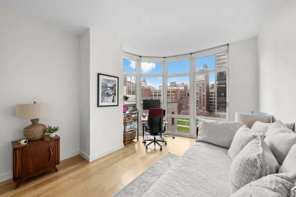 555 W 59th St #11F, New York, NY 10019